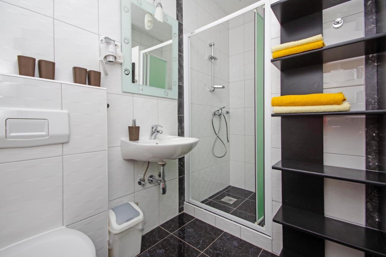 Matanovi Dvori Md Apartments Makarska Bagian luar foto
